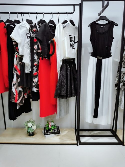 【廣州品牌折扣女裝當(dāng)季新貨韓版洋氣碎花短袖裙裝尾貨批發(fā)】-