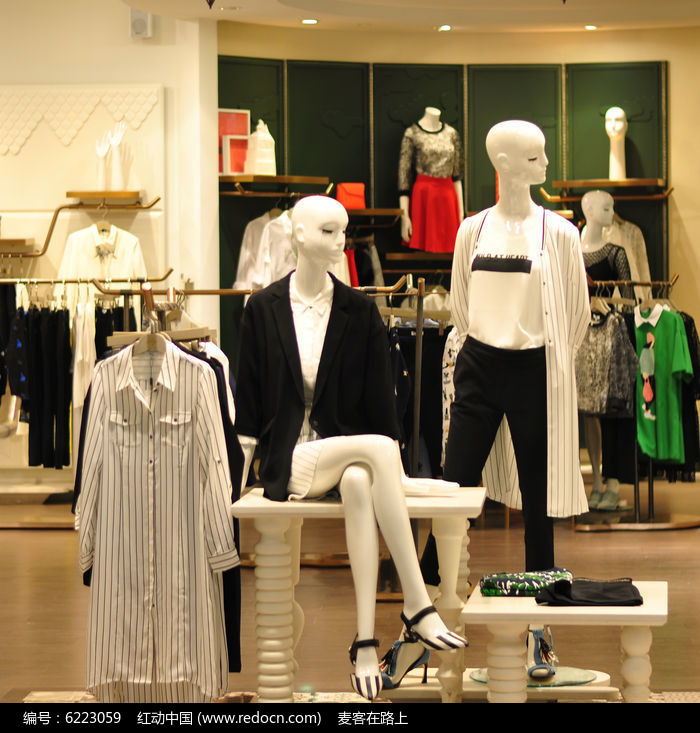 休閑服裝店產(chǎn)品陳列高清圖片下載_紅動(dòng)網(wǎng)